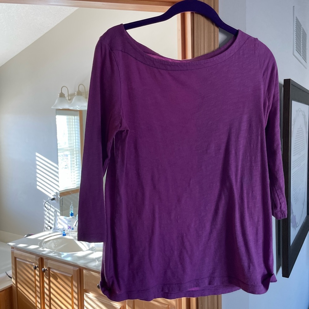 Woman’s shirt size M